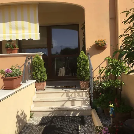בית הארחה Sun&sardinia מונסרטו